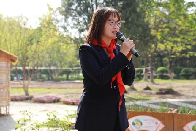 Dingtian Jinong donates nutritional fertilizers to Yangling High tech Primary School and continues to promote the Small Farmer Plan(图4)