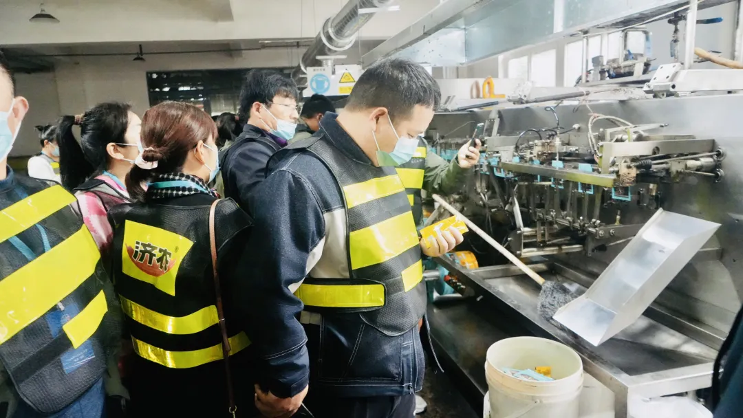 元贞葡萄帮200余人前往鼎天济农杨凌研发生产基地参观交流(图5)